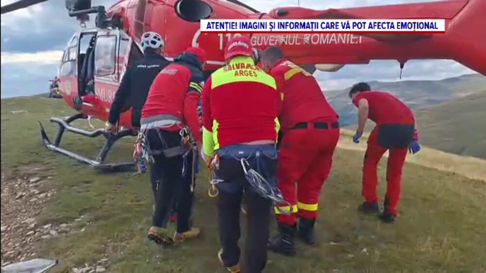 Supraviețuitorul accidentului din Munții Iezer a fost găsit în râpă după 10 ore de la tragedie. Ce le-a spus salvatorilor - Imaginea 4