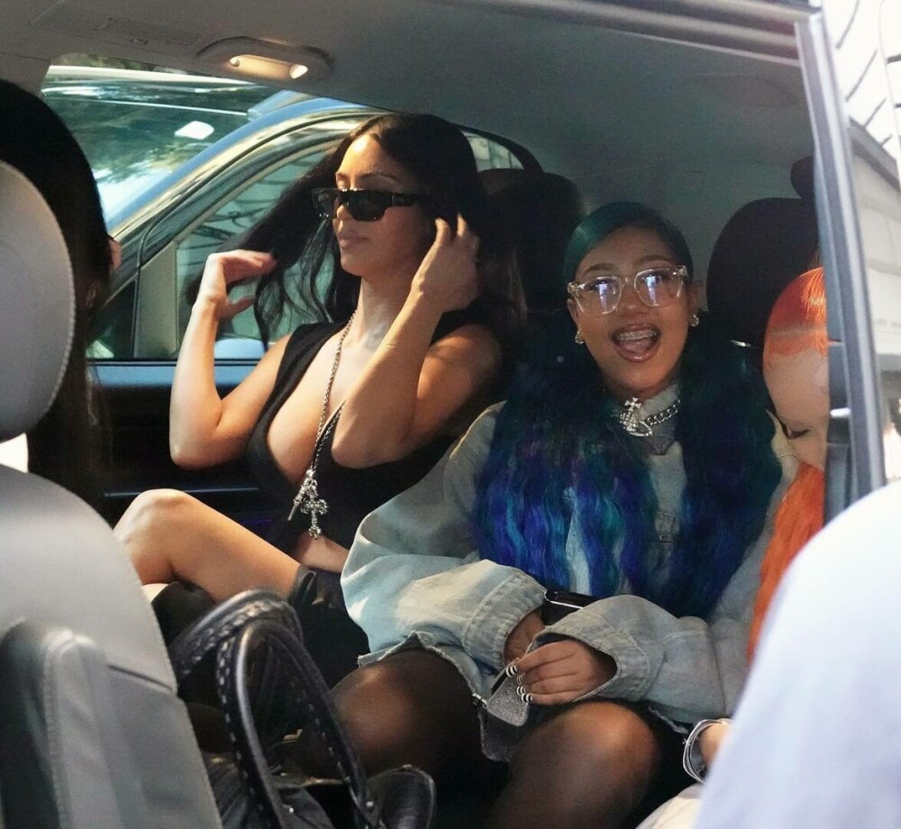 Kim Kardashian și fiica ei North West au atras toate privirile la Roma. Ținuta excentrică a adolescentei de 12 ani. FOTO - Imaginea 2
