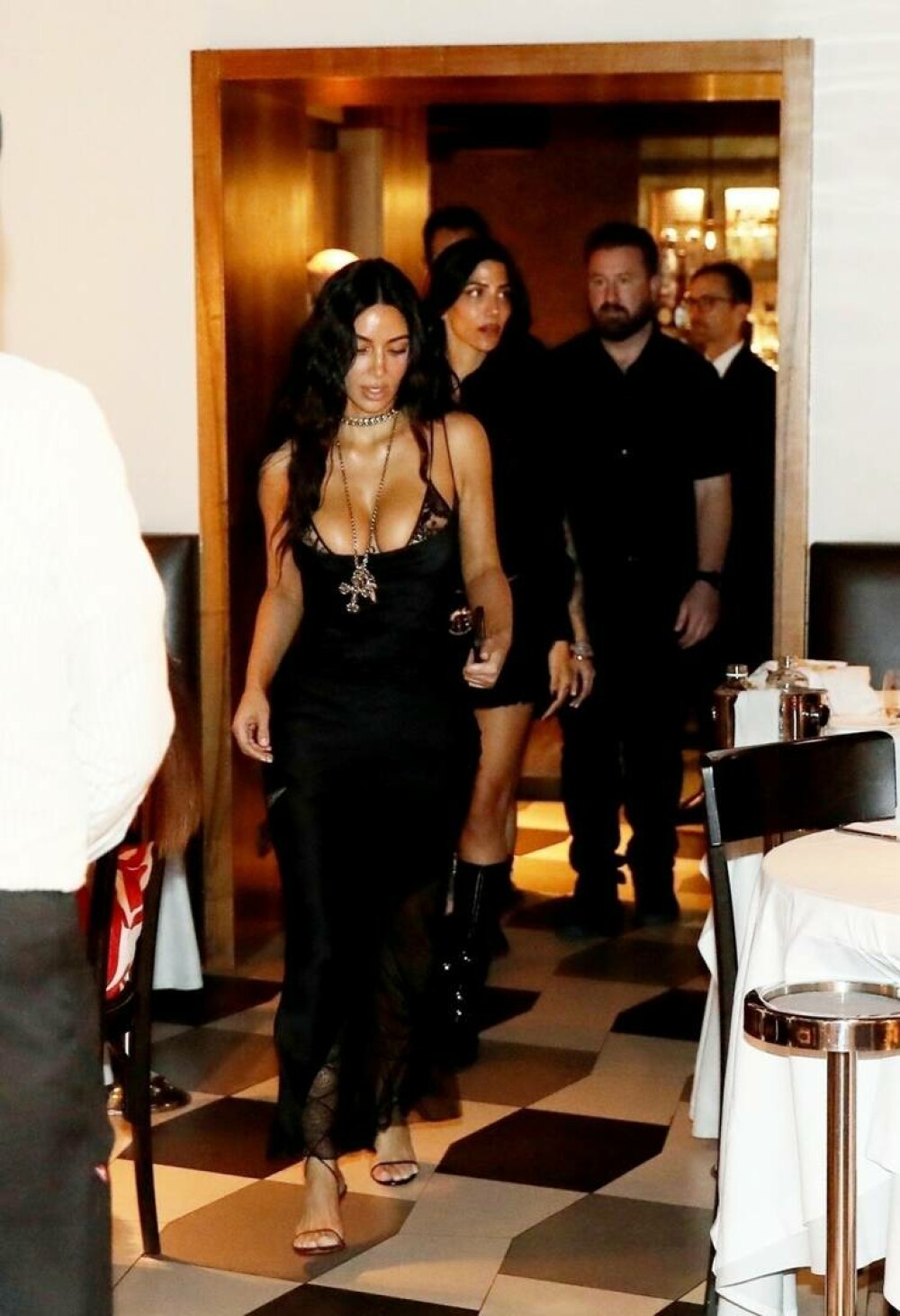 Kim Kardashian și fiica ei North West au atras toate privirile la Roma. Ținuta excentrică a adolescentei de 12 ani. FOTO - Imaginea 4