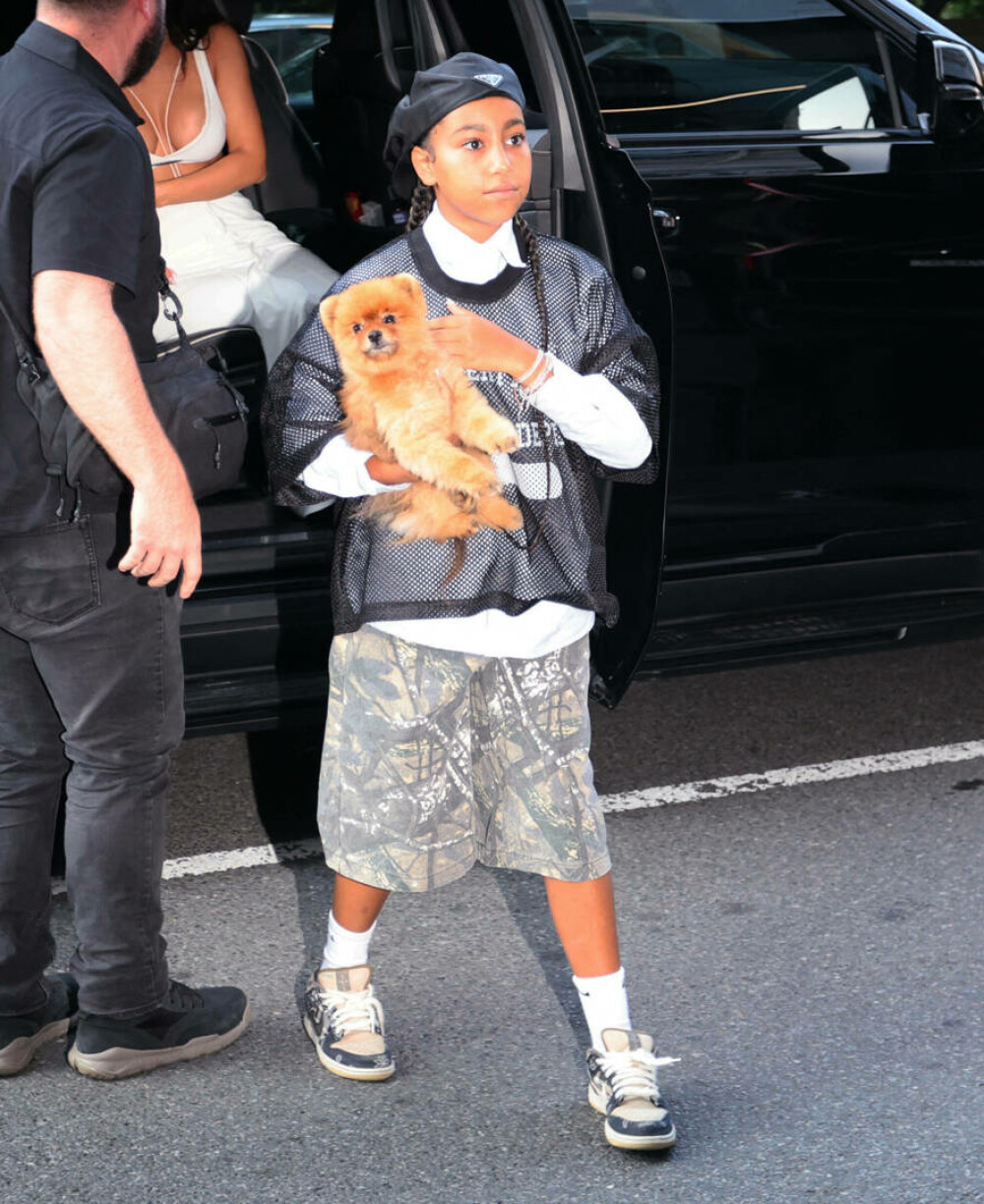 Kim Kardashian răspunde comentariilor legate de stilul vestimentar al lui North West - Imaginea 9