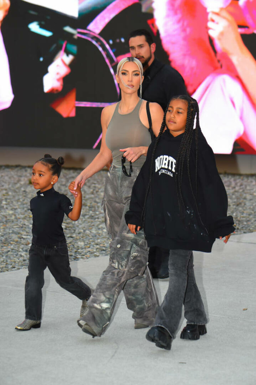 Kim Kardashian răspunde comentariilor legate de stilul vestimentar al lui North West - Imaginea 6