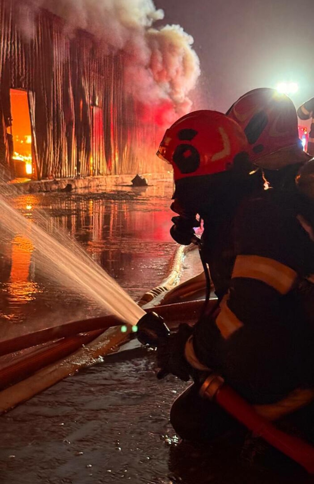 Zonele din București unde poluarea aerului este încă la un nivel ridicat, după incendiul violent de la „Dragonul Roşu” - Imaginea 7