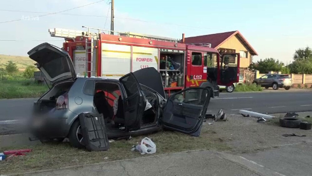 Băiatul de 3 ani care a murit în Vâlcea stătea în brațele mamei în mașină și a fost proiectat în parbriz. Greșeala tatălui - Imaginea 1
