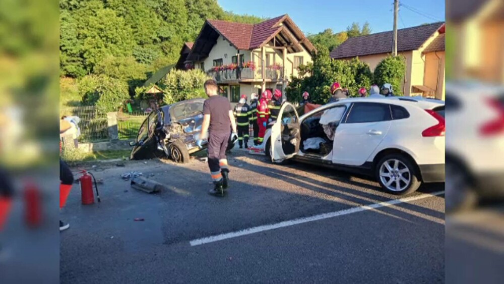 Băiatul de 3 ani care a murit în Vâlcea stătea în brațele mamei în mașină și a fost proiectat în parbriz. Greșeala tatălui - Imaginea 2