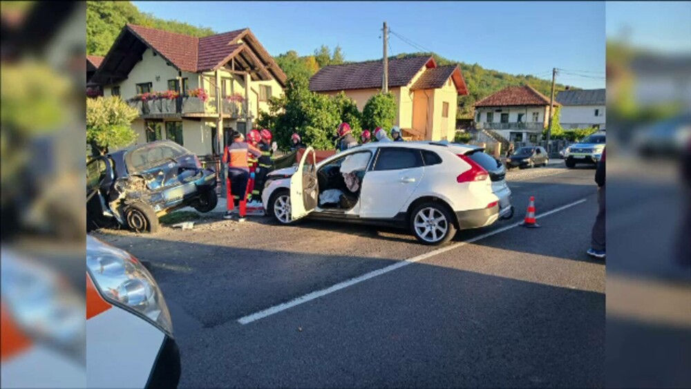 Băiatul de 3 ani care a murit în Vâlcea stătea în brațele mamei în mașină și a fost proiectat în parbriz. Greșeala tatălui - Imaginea 4