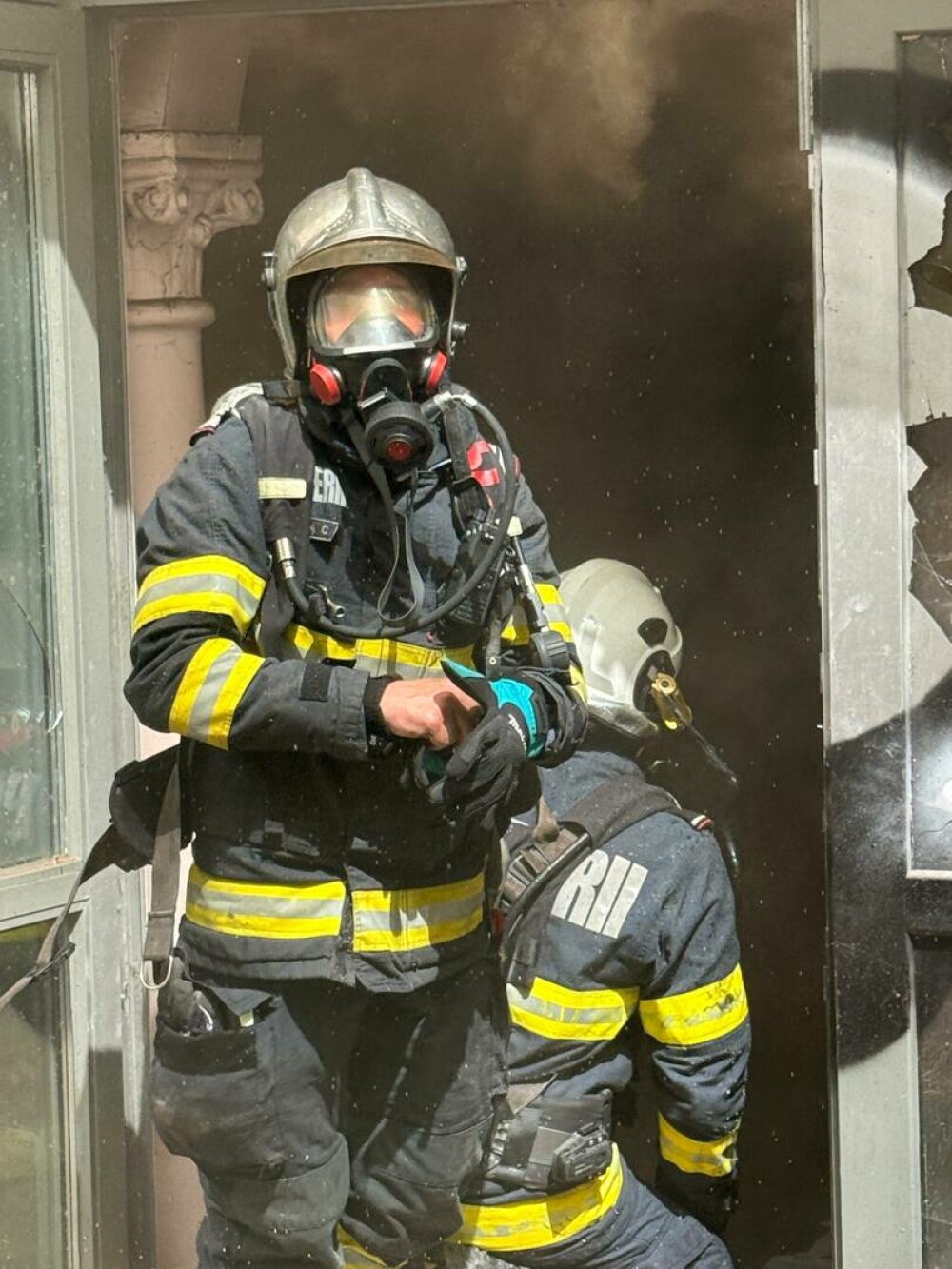 Incendiu puternic în centrul Bucureștiului, la un fost restaurant. A fost emis mesaj RO-Alert. VIDEO - Imaginea 6