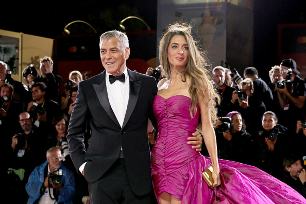 Amal și George Clooney au atras toate privirile la Veneția, la premiera filmului „Jay Kelly”. Cum au apărut pe covorul roșu - Imaginea 6
