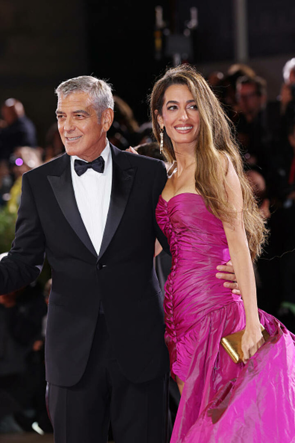 Amal și George Clooney au atras toate privirile la Veneția, la premiera filmului „Jay Kelly”. Cum au apărut pe covorul roșu - Imaginea 7