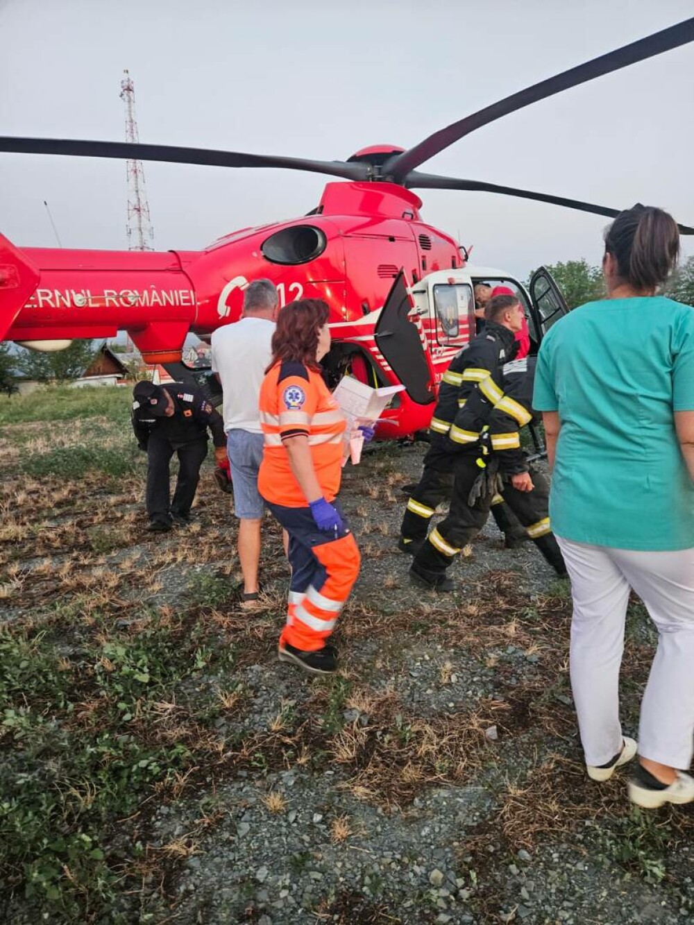 Un copil de 8 ani e în stare gravă după ce a căzut de pe o trotinetă electrică, în Vaslui. A fost găsit de un trecător - Imaginea 2