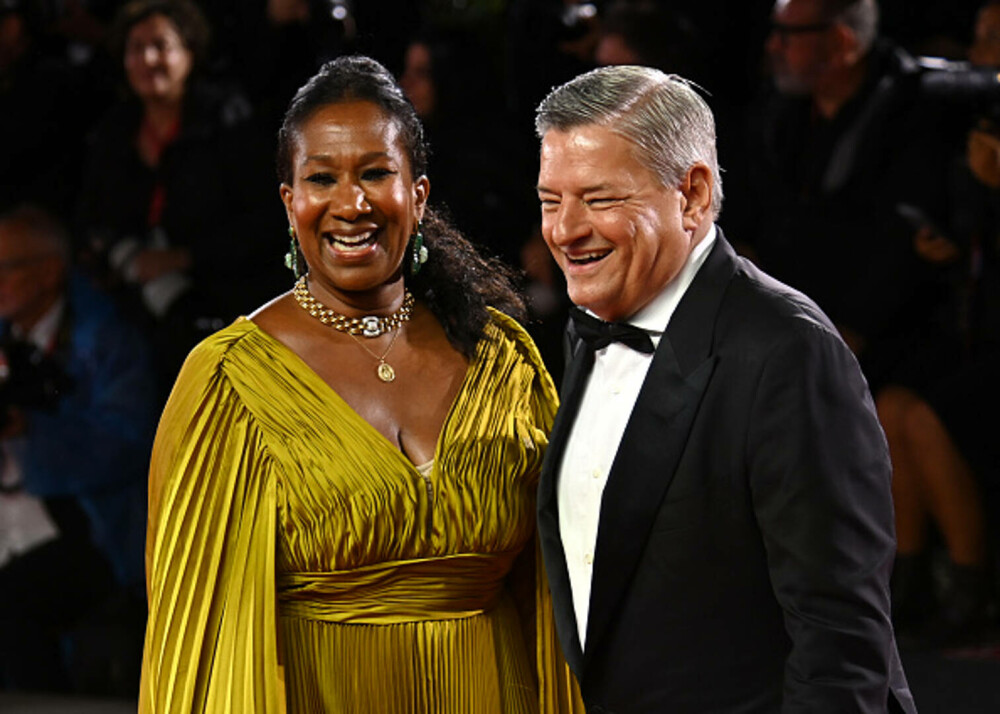 Cele mai bine îmbrăcate vedete de la Festivalul de Film de la Veneția. Ținutele cu care au strălucit pe covorul roșu. FOTO - Imaginea 3