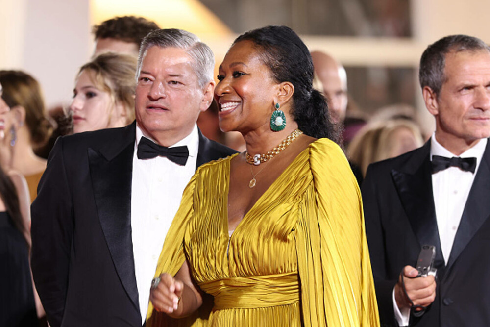 Cele mai bine îmbrăcate vedete de la Festivalul de Film de la Veneția. Ținutele cu care au strălucit pe covorul roșu. FOTO - Imaginea 10