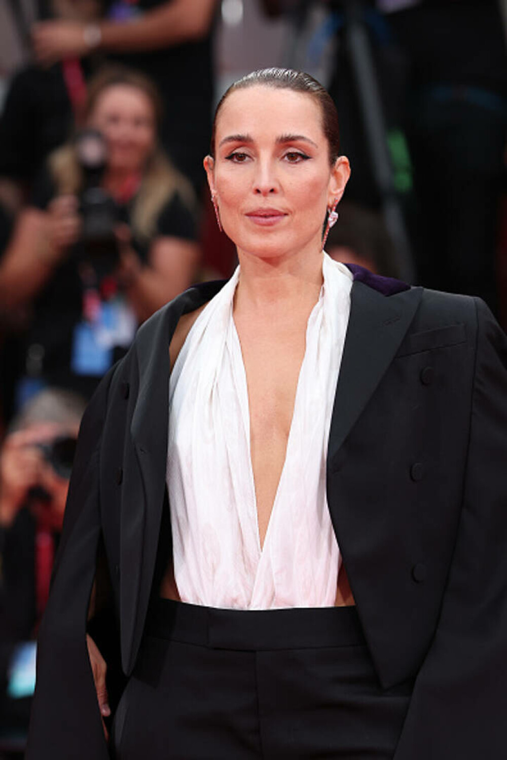 Cele mai bine îmbrăcate vedete de la Festivalul de Film de la Veneția. Ținutele cu care au strălucit pe covorul roșu. FOTO - Imaginea 11