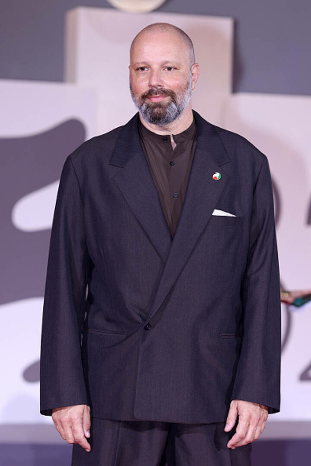 Cele mai bine îmbrăcate vedete de la Festivalul de Film de la Veneția. Ținutele cu care au strălucit pe covorul roșu. FOTO - Imaginea 23