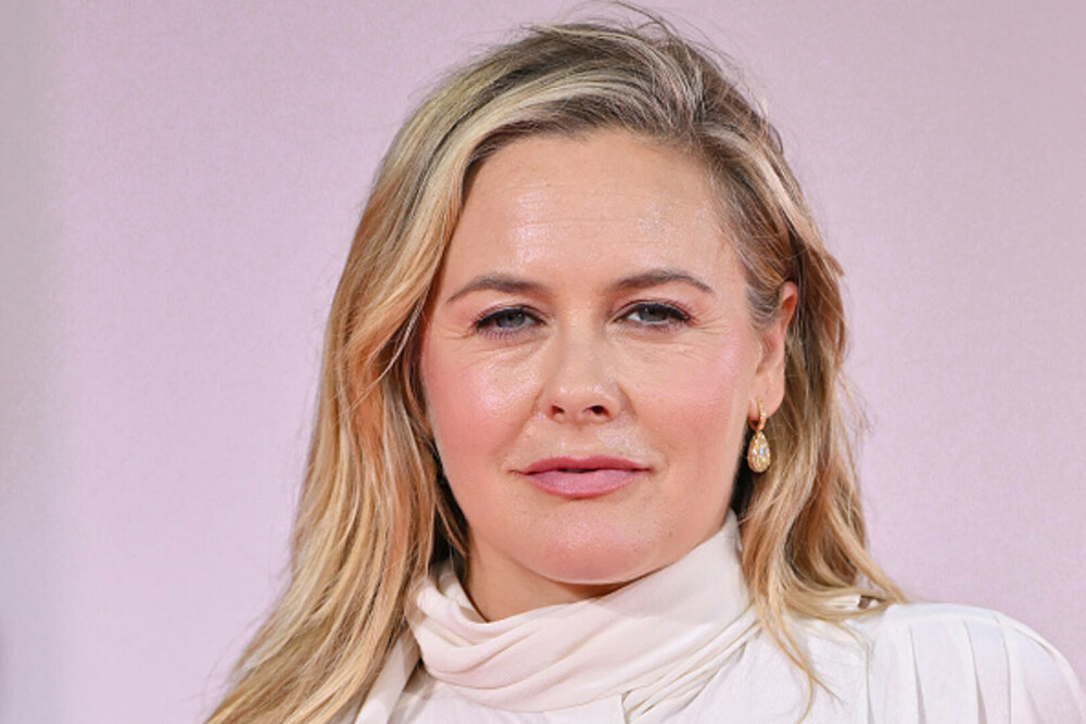 Cele mai bine îmbrăcate vedete de la Festivalul de Film de la Veneția. Ținutele cu care au strălucit pe covorul roșu. FOTO - Imaginea 24