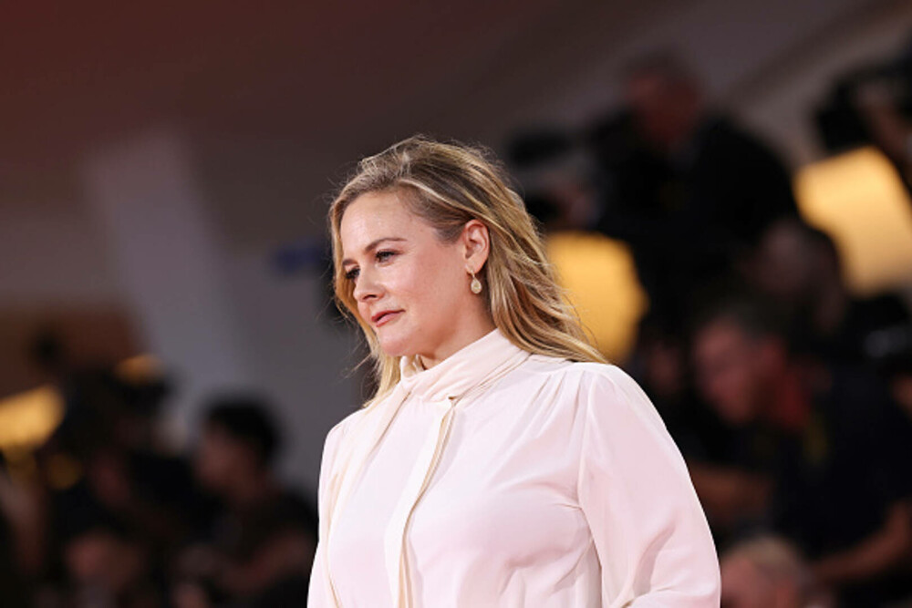 Cele mai bine îmbrăcate vedete de la Festivalul de Film de la Veneția. Ținutele cu care au strălucit pe covorul roșu. FOTO - Imaginea 28