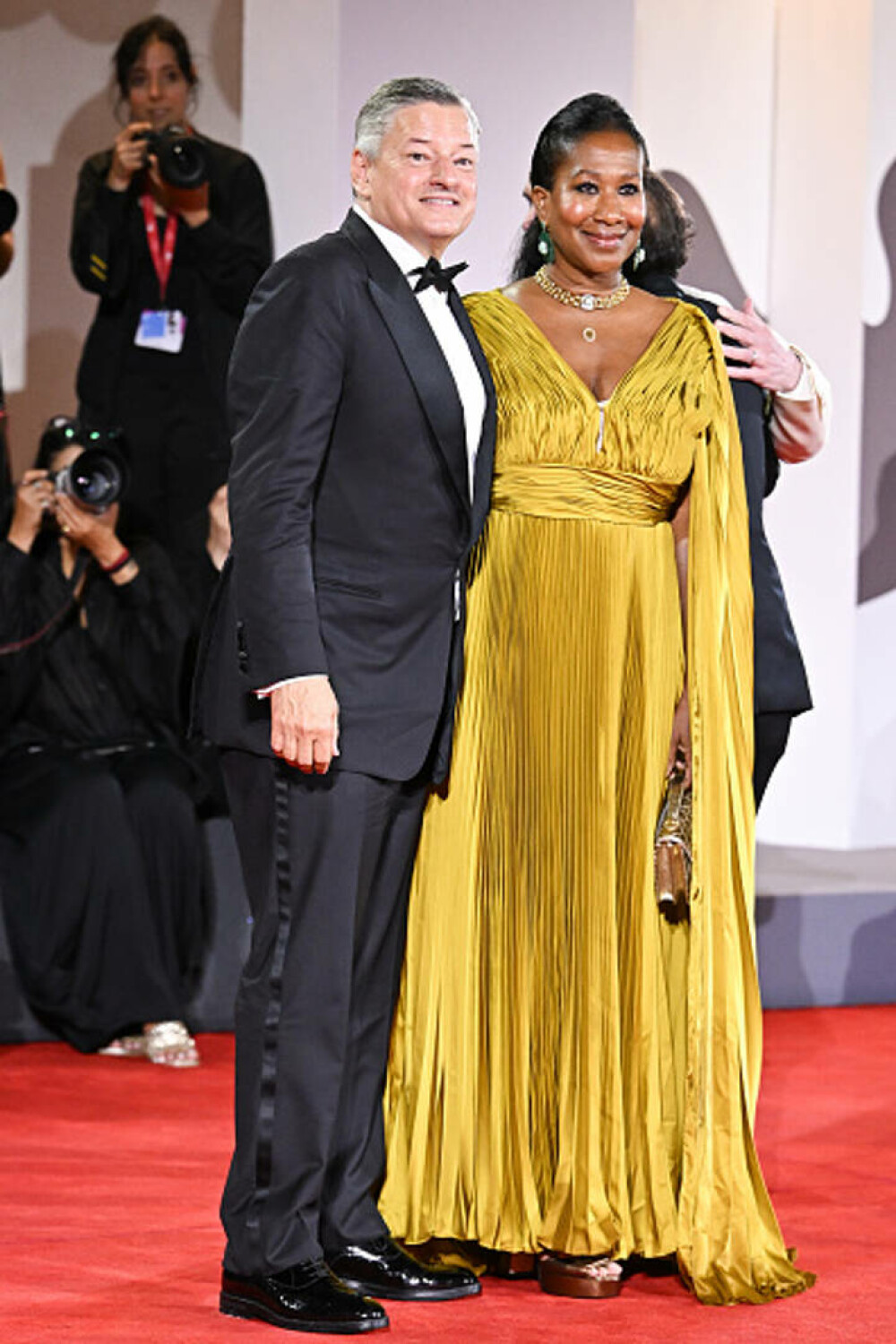 Cele mai bine îmbrăcate vedete de la Festivalul de Film de la Veneția. Ținutele cu care au strălucit pe covorul roșu. FOTO - Imaginea 53