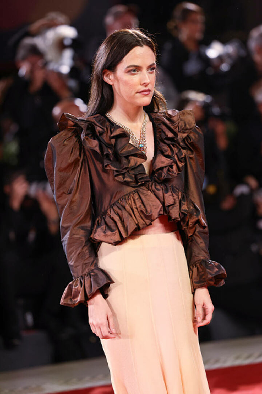 Cele mai bine îmbrăcate vedete de la Festivalul de Film de la Veneția. Ținutele cu care au strălucit pe covorul roșu. FOTO - Imaginea 65