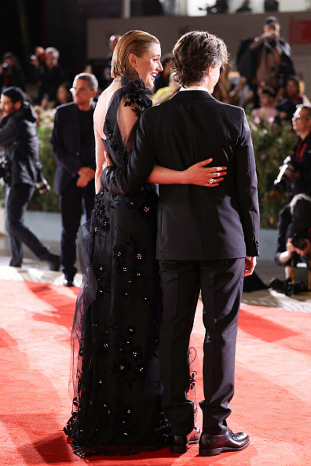 Cele mai bine îmbrăcate vedete de la Festivalul de Film de la Veneția. Ținutele cu care au strălucit pe covorul roșu. FOTO - Imaginea 68