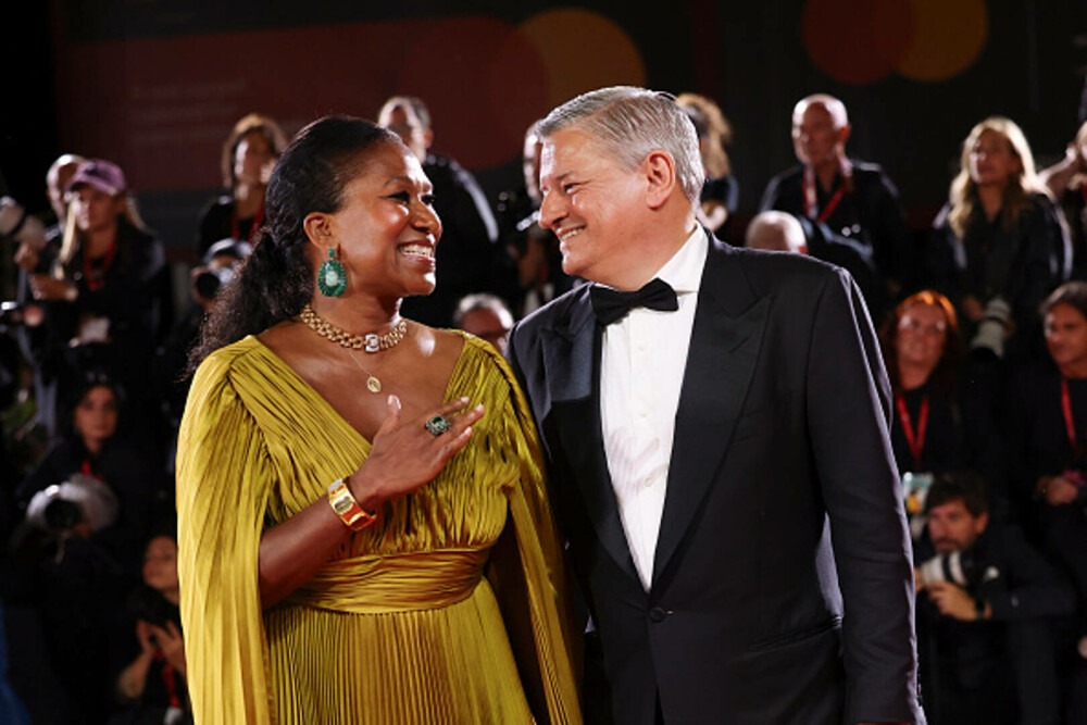 Cele mai bine îmbrăcate vedete de la Festivalul de Film de la Veneția. Ținutele cu care au strălucit pe covorul roșu. FOTO - Imaginea 69