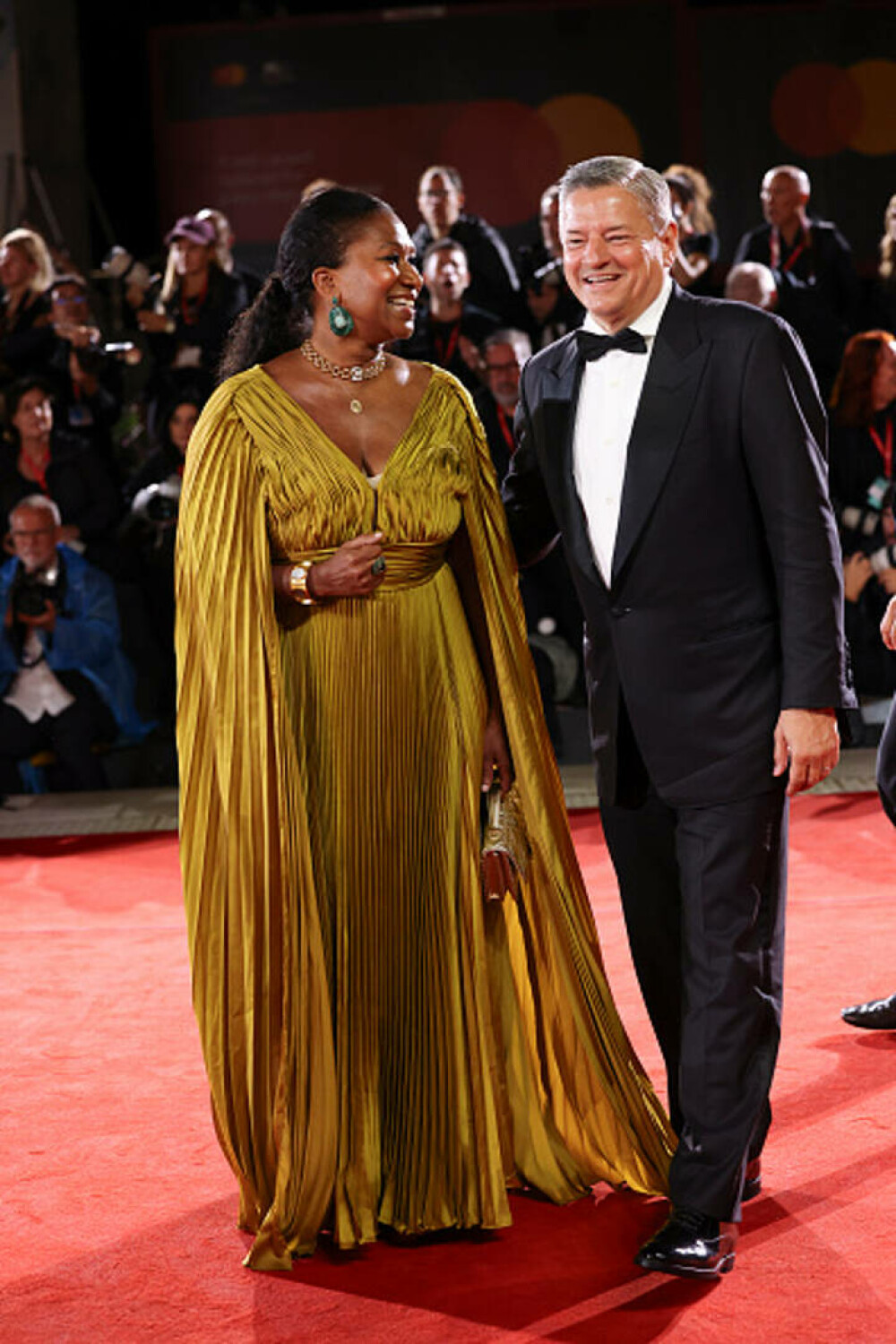 Cele mai bine îmbrăcate vedete de la Festivalul de Film de la Veneția. Ținutele cu care au strălucit pe covorul roșu. FOTO - Imaginea 70