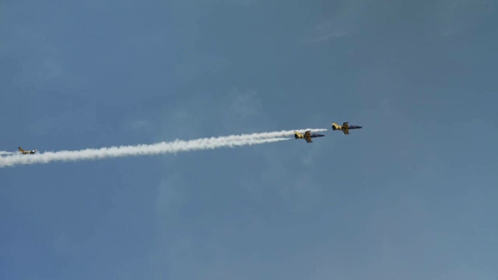 Spectacol de neuitat la BIAS 2025. Omul care tratează aeronava F-16 ca pe „o prințesă”: Necesită mai mult tratament - Imaginea 1