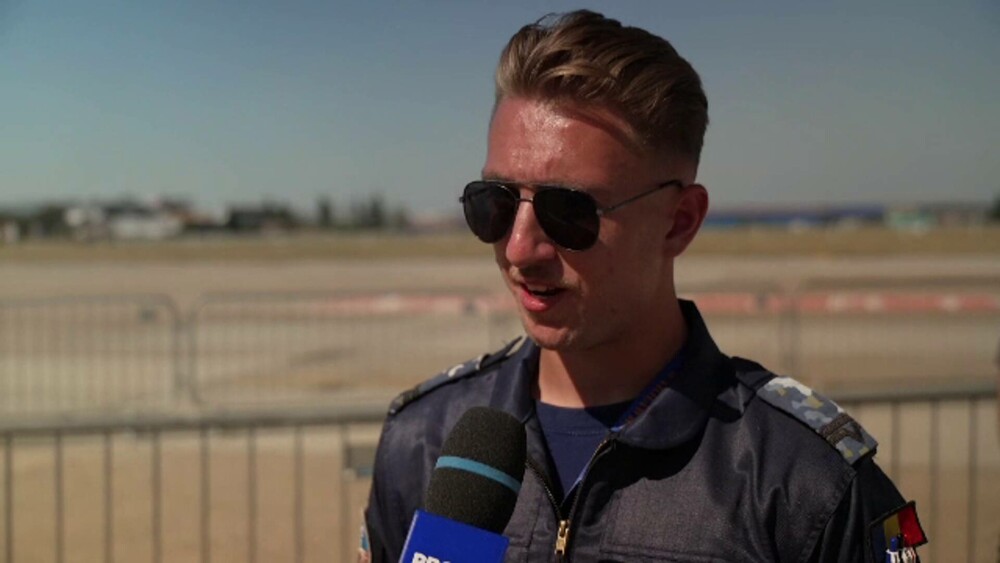Spectacol de neuitat la BIAS 2025. Omul care tratează aeronava F-16 ca pe „o prințesă”: Necesită mai mult tratament - Imaginea 7