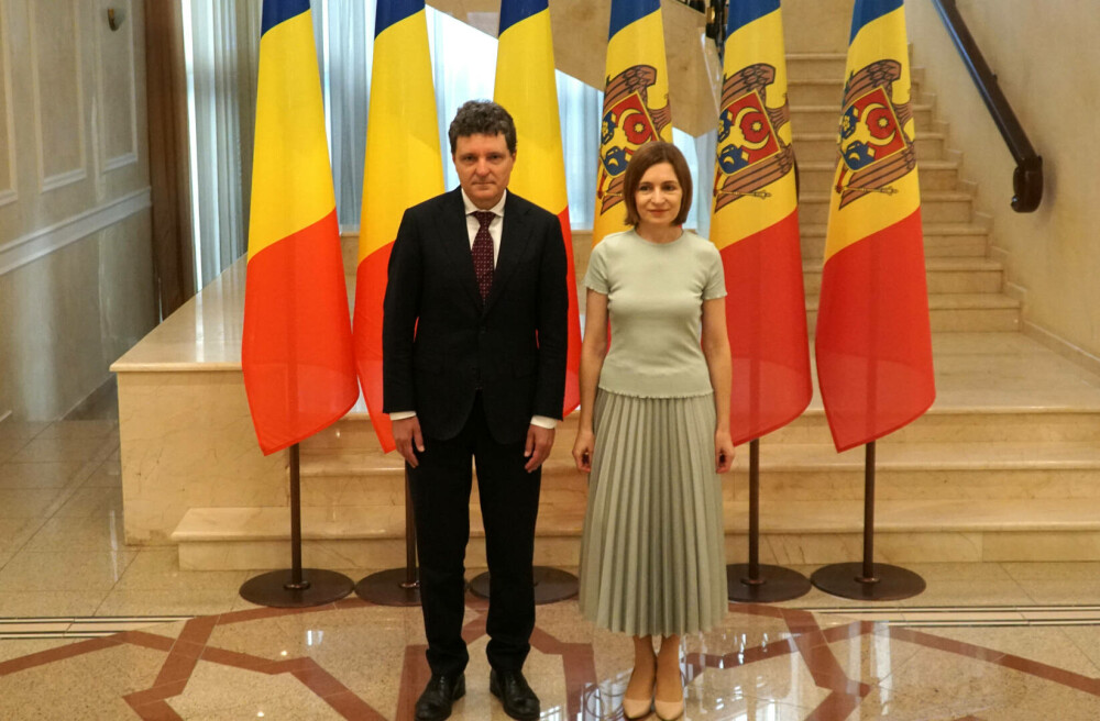 Nicușor Dan, primit la Chișinău de Maia Sandu. Cei doi președinți participă la evenimentele dedicate Zilei Limbii Române - Imaginea 1