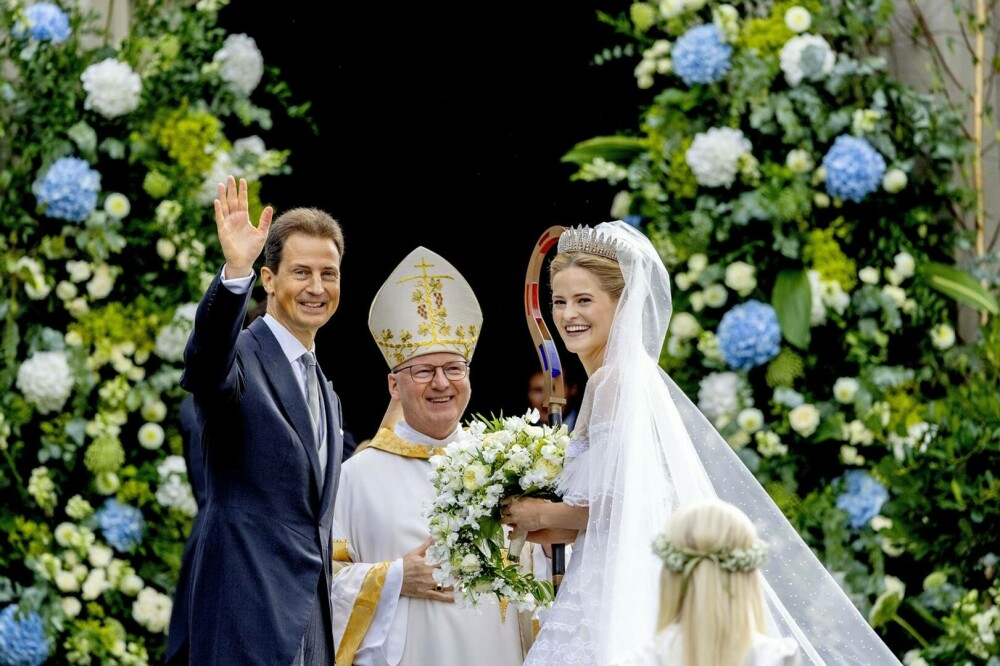 „Cea mai bogată prințesă din Europa” s-a căsătorit. Rochia spectaculoasă purtată de Marie Caroline de Liechtenstein. FOTO - Imaginea 1