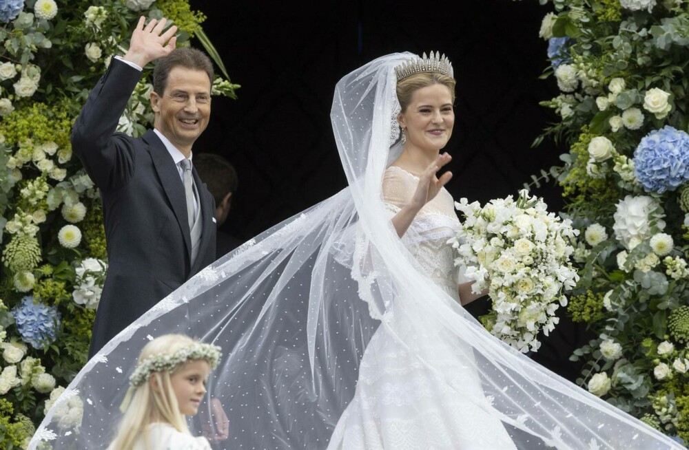„Cea mai bogată prințesă din Europa” s-a căsătorit. Rochia spectaculoasă purtată de Marie Caroline de Liechtenstein. FOTO - Imaginea 3