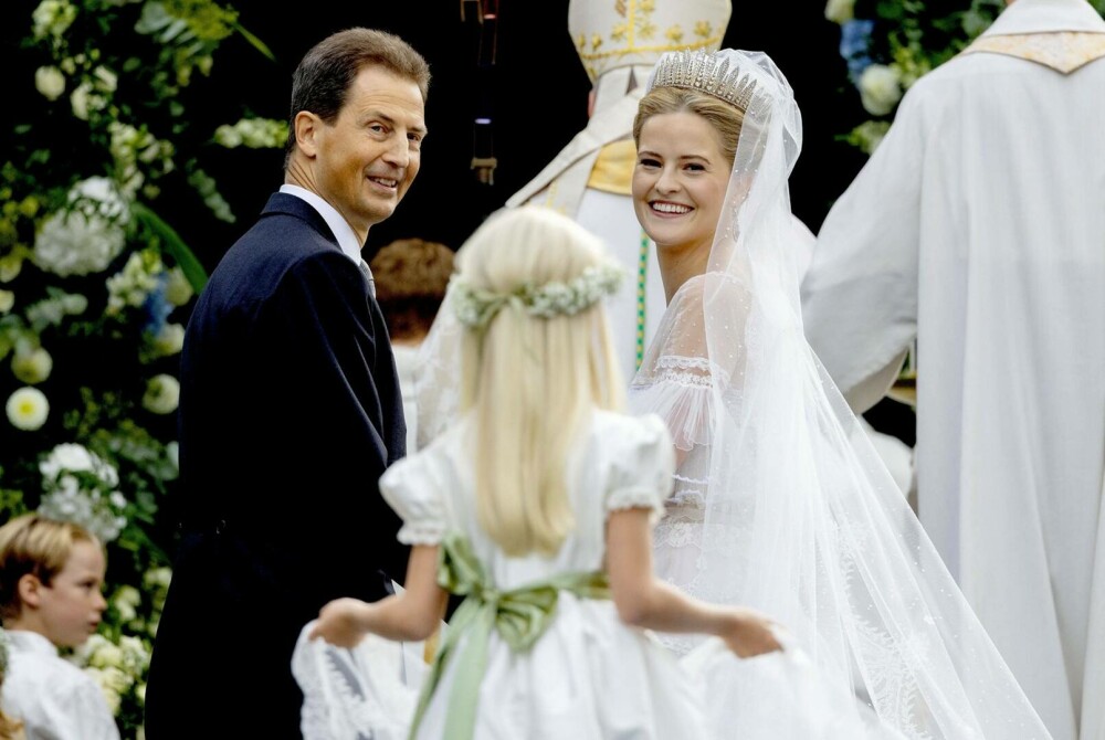 „Cea mai bogată prințesă din Europa” s-a căsătorit. Rochia spectaculoasă purtată de Marie Caroline de Liechtenstein. FOTO - Imaginea 4