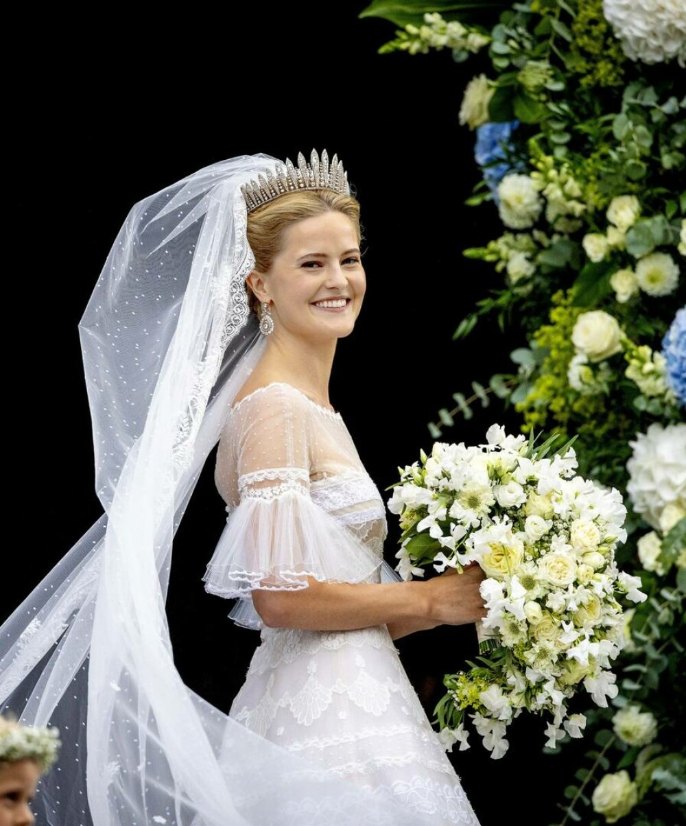 „Cea mai bogată prințesă din Europa” s-a căsătorit. Rochia spectaculoasă purtată de Marie Caroline de Liechtenstein. FOTO - Imaginea 8