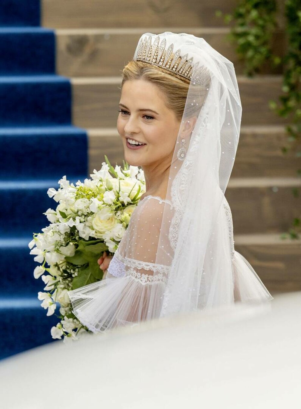 „Cea mai bogată prințesă din Europa” s-a căsătorit. Rochia spectaculoasă purtată de Marie Caroline de Liechtenstein. FOTO - Imaginea 11