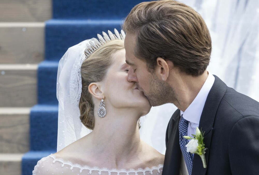 „Cea mai bogată prințesă din Europa” s-a căsătorit. Rochia spectaculoasă purtată de Marie Caroline de Liechtenstein. FOTO - Imaginea 14