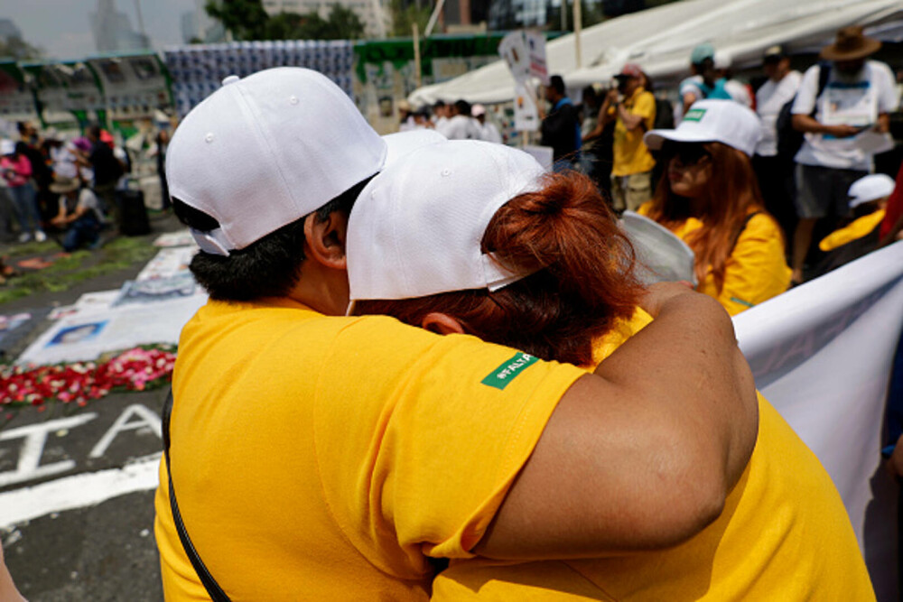 Val de proteste în Mexic. Mii de oameni au ieșit în stradă după ce 130.000 de persoane au fost date dispărute. FOTO - Imaginea 5