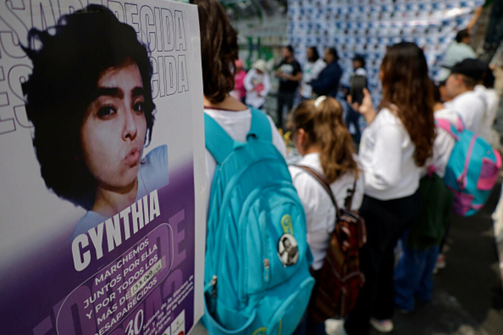 Val de proteste în Mexic. Mii de oameni au ieșit în stradă după ce 130.000 de persoane au fost date dispărute. FOTO - Imaginea 8