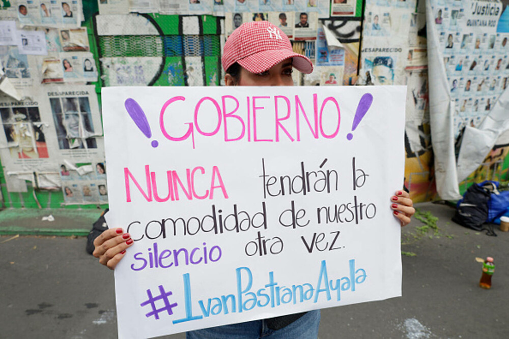 Val de proteste în Mexic. Mii de oameni au ieșit în stradă după ce 130.000 de persoane au fost date dispărute. FOTO - Imaginea 11