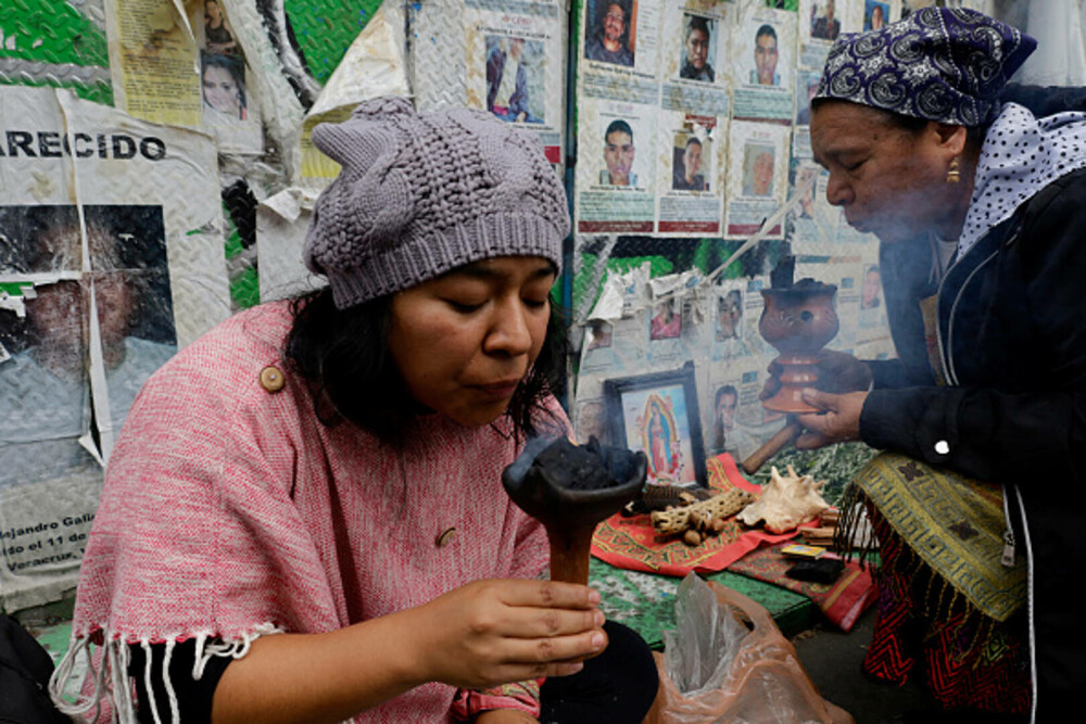 Val de proteste în Mexic. Mii de oameni au ieșit în stradă după ce 130.000 de persoane au fost date dispărute. FOTO - Imaginea 21