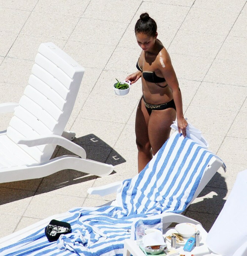Alicia Keys mananca ciorba la plaja - Imaginea 6