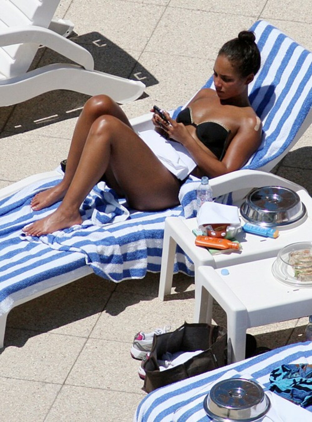 Alicia Keys mananca ciorba la plaja - Imaginea 5