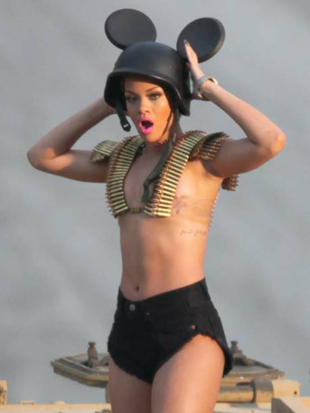 Rihanna, experta la tavalitul in noroi! VEZI GALERIA FOTO! - Imaginea 3