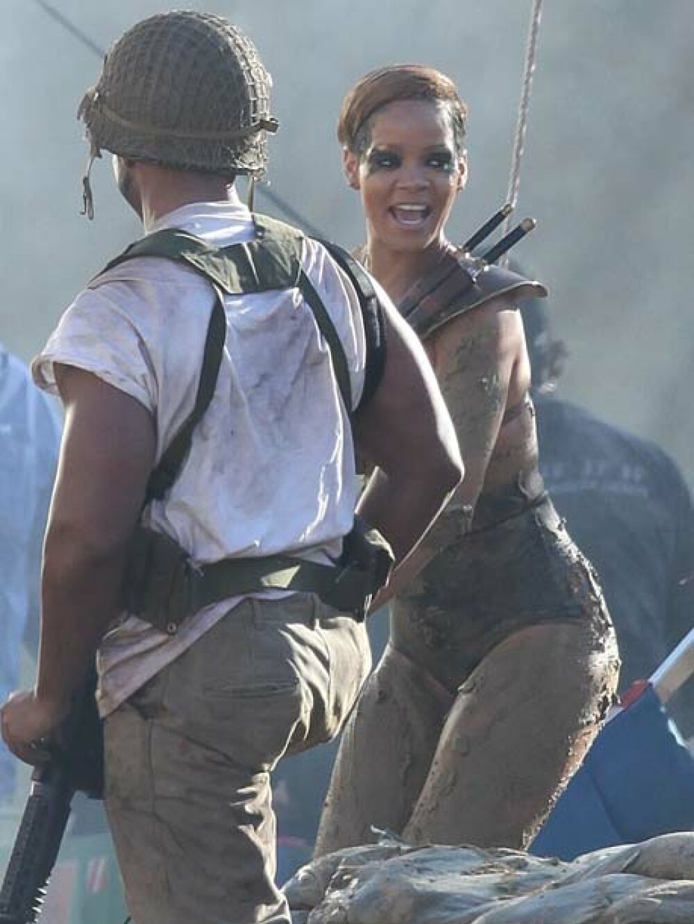 Rihanna, experta la tavalitul in noroi! VEZI GALERIA FOTO! - Imaginea 5
