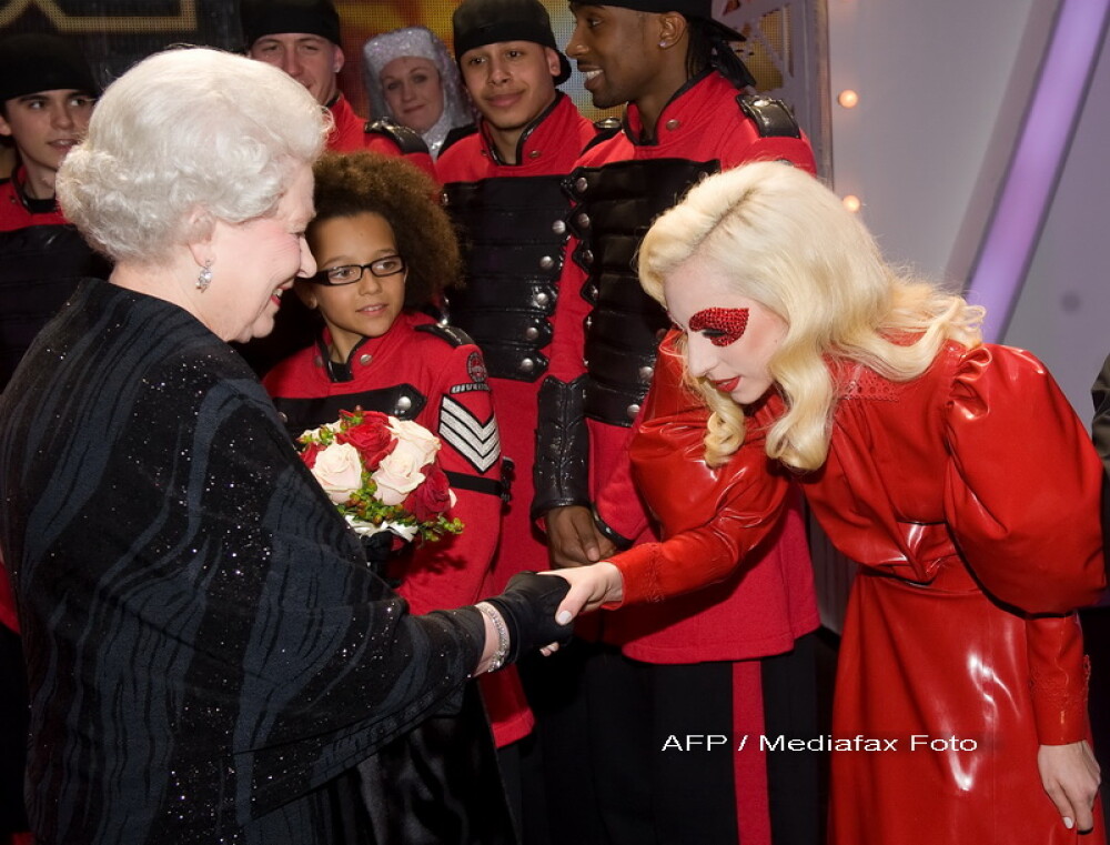 Regina Marii Britanii, incantata de Lady GaGa! - Imaginea 1