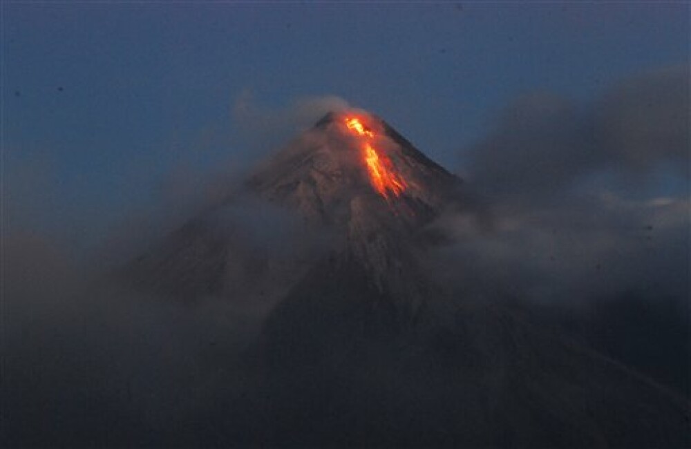 Alerta in Filipine! Vezi in imagini eruptia vulcanului Mayon - Imaginea 3