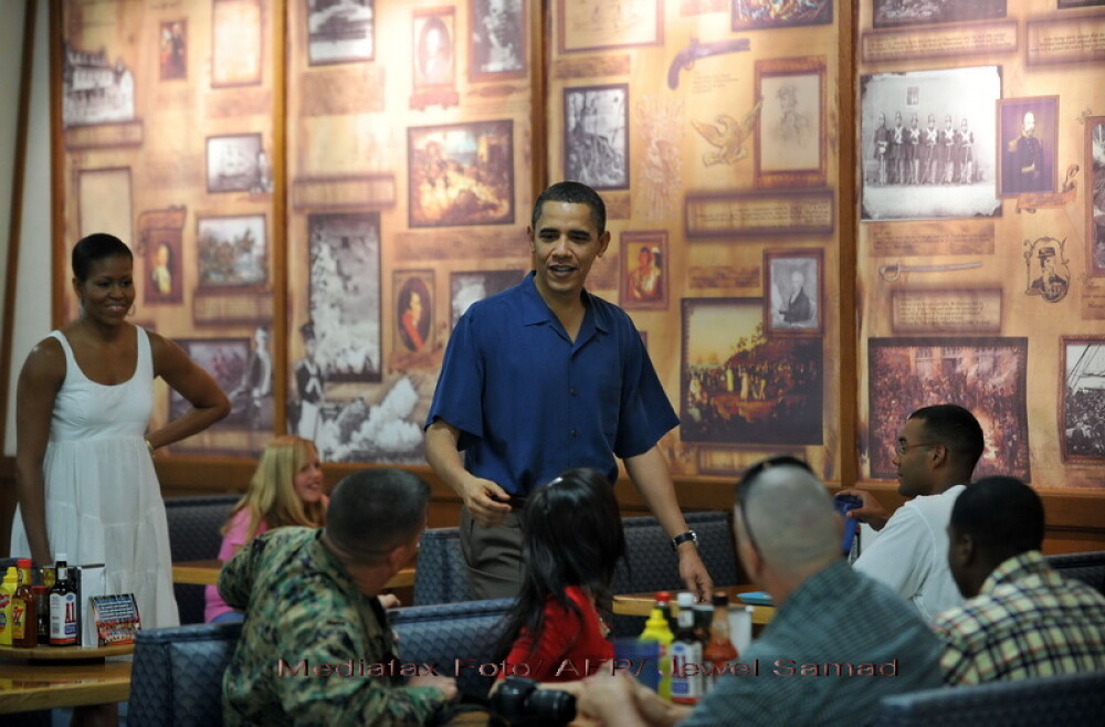 Michelle si Barack Obama, Craciun in Hawaii alaturi de soldatii americani - Imaginea 3