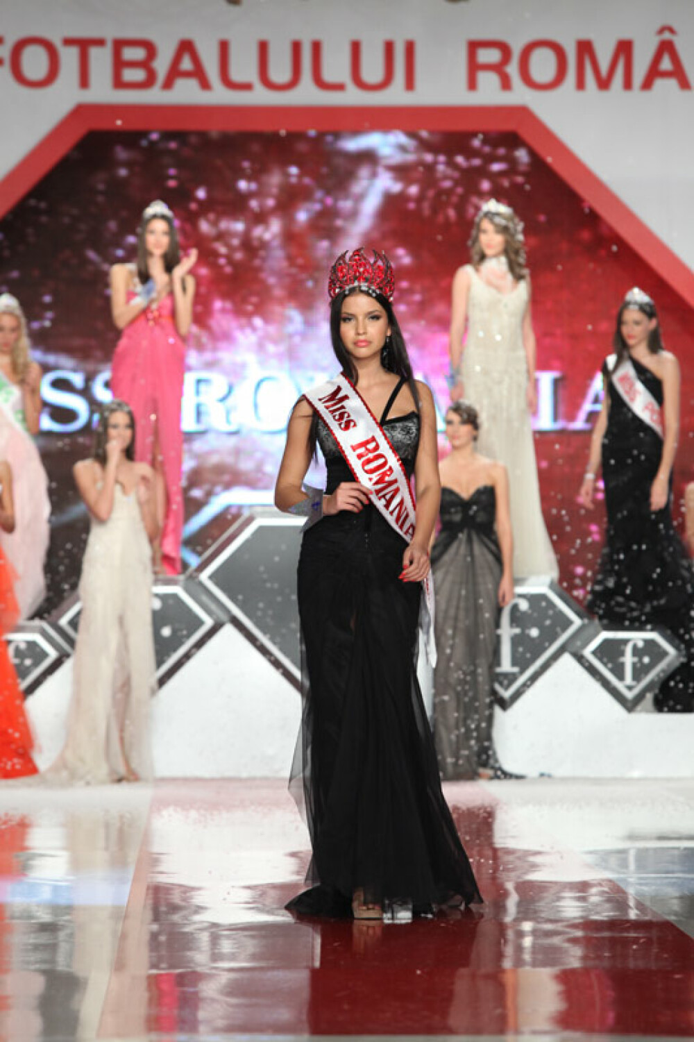 Miss Romania 2010! Naturala sau atinsa un pic de bisturiu? FOTO - Imaginea 5