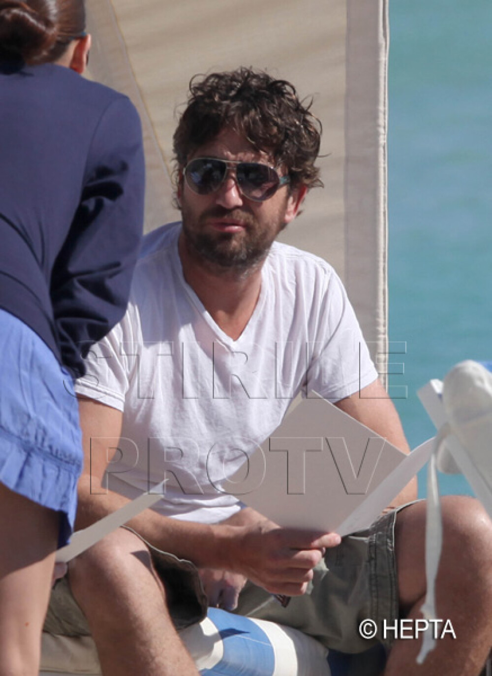 Gerard Butler, singur si neingrijit pe o plaja din Miami - Imaginea 3