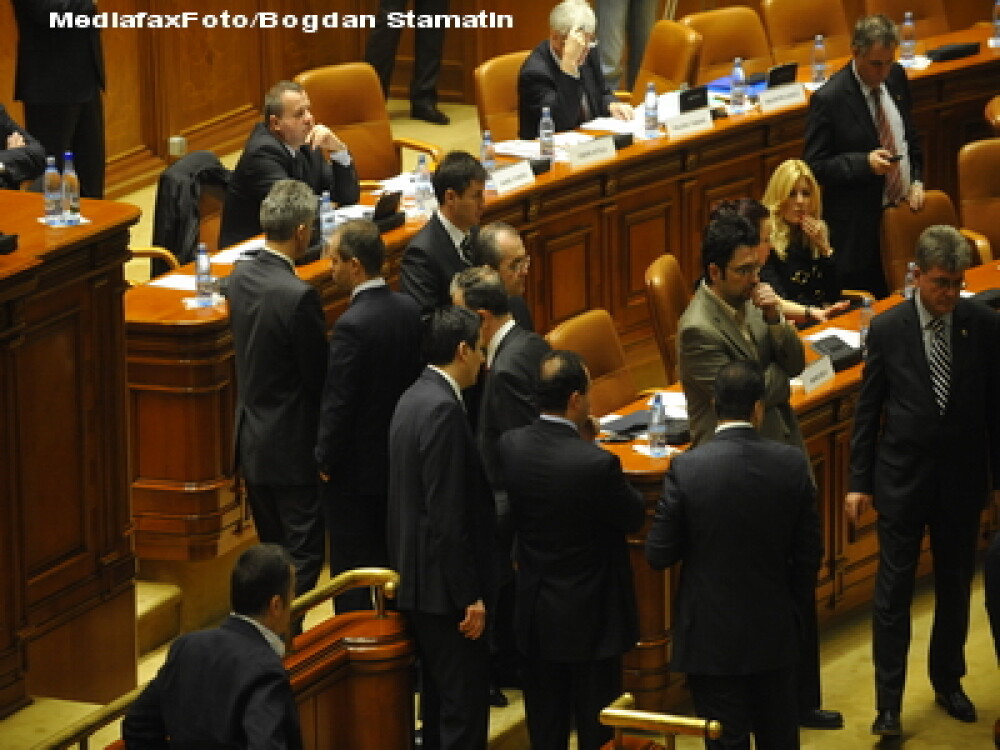 IMAGINI VIDEO inedite de la incidentul din Parlament!Reactia politicienilor - Imaginea 2