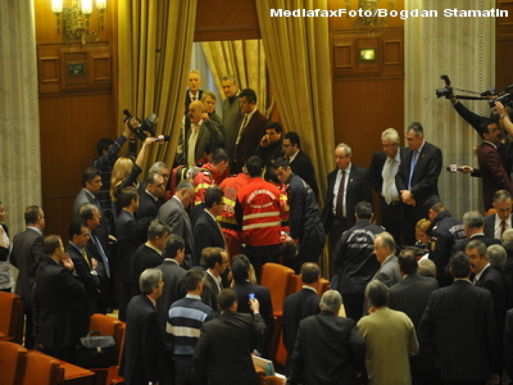 IMAGINI VIDEO inedite de la incidentul din Parlament!Reactia politicienilor - Imaginea 3