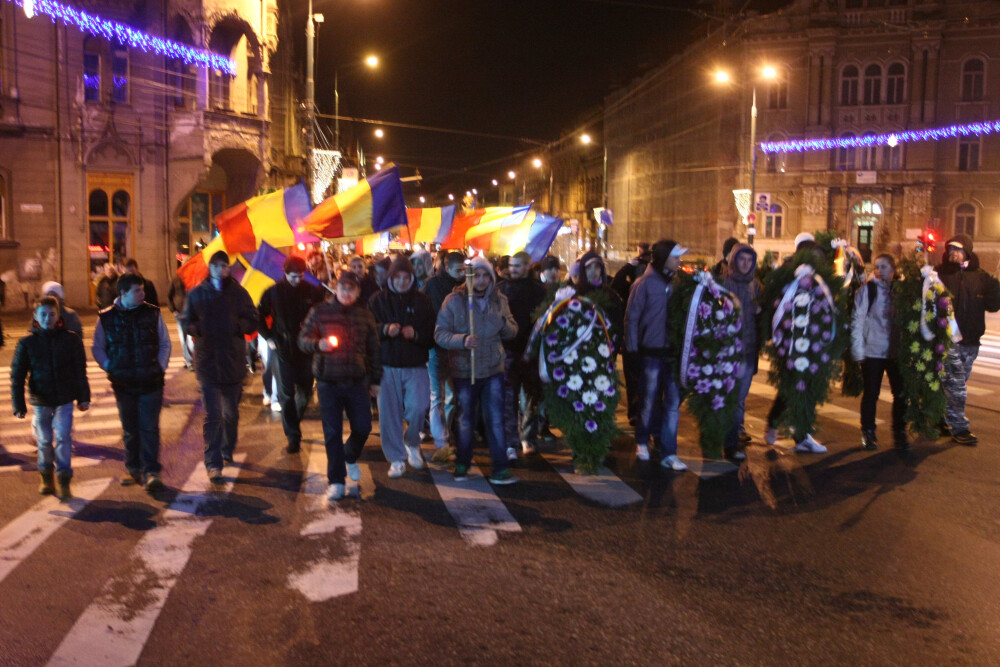 “Eroii nu mor niciodata” – suporterii lui Poli au organizat un mars pentru victimele Revolutiei - Imaginea 3