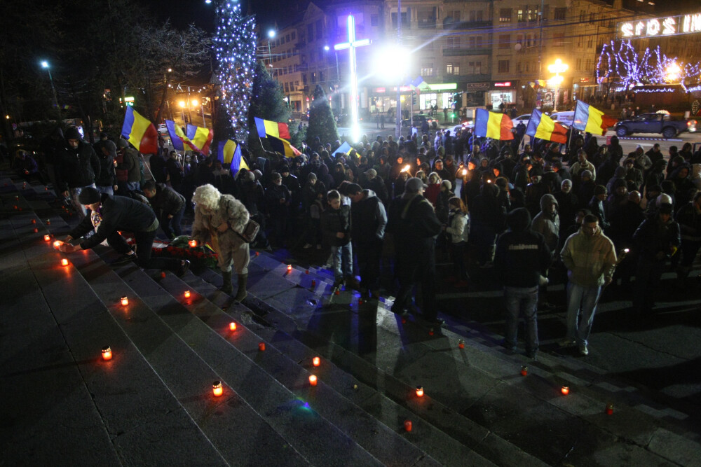 “Eroii nu mor niciodata” – suporterii lui Poli au organizat un mars pentru victimele Revolutiei - Imaginea 4